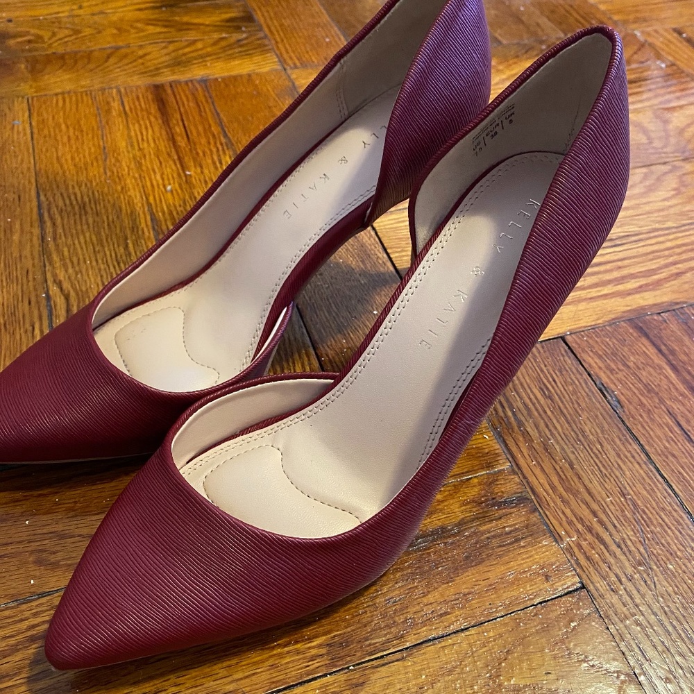 NWOT Excellent Condition❤️Kelly & Katie Red Driella Pumps